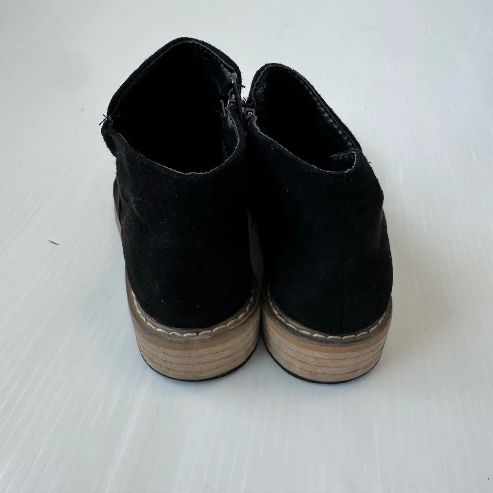 Seven7 Black Suede Footwear